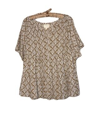 Coastal and Feminine Tiered Printed Flutter Sleeve Top in Chocolate Flora (NWOT)